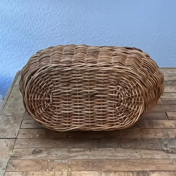 Large Vintage Wicker Basket with Wooden Handles Home Decor - Picture 12 of 12